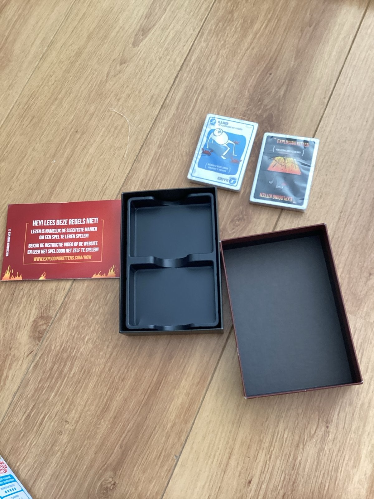 Exploding Kittens Kaartspel - nieuw in verpakking, Drie of vier spelers, Ophalen of Verzenden, Zo goed als nieuw