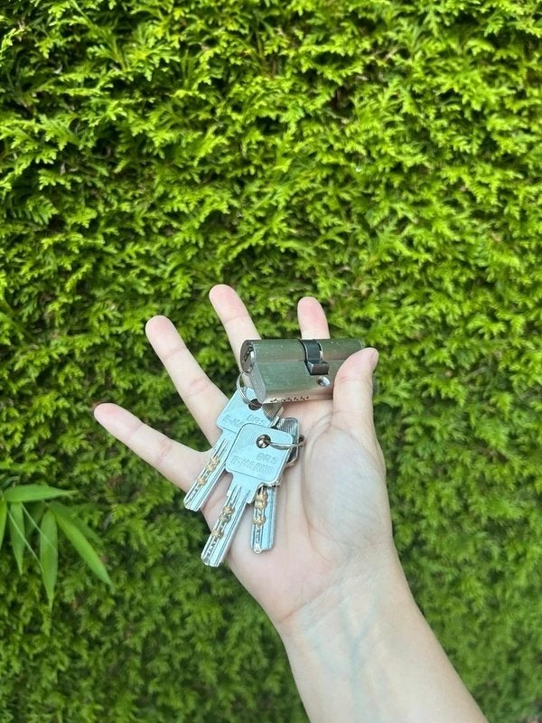 Metal lock with cylinder, Ophalen of Verzenden, Zo goed als nieuw, Rvs, Slot