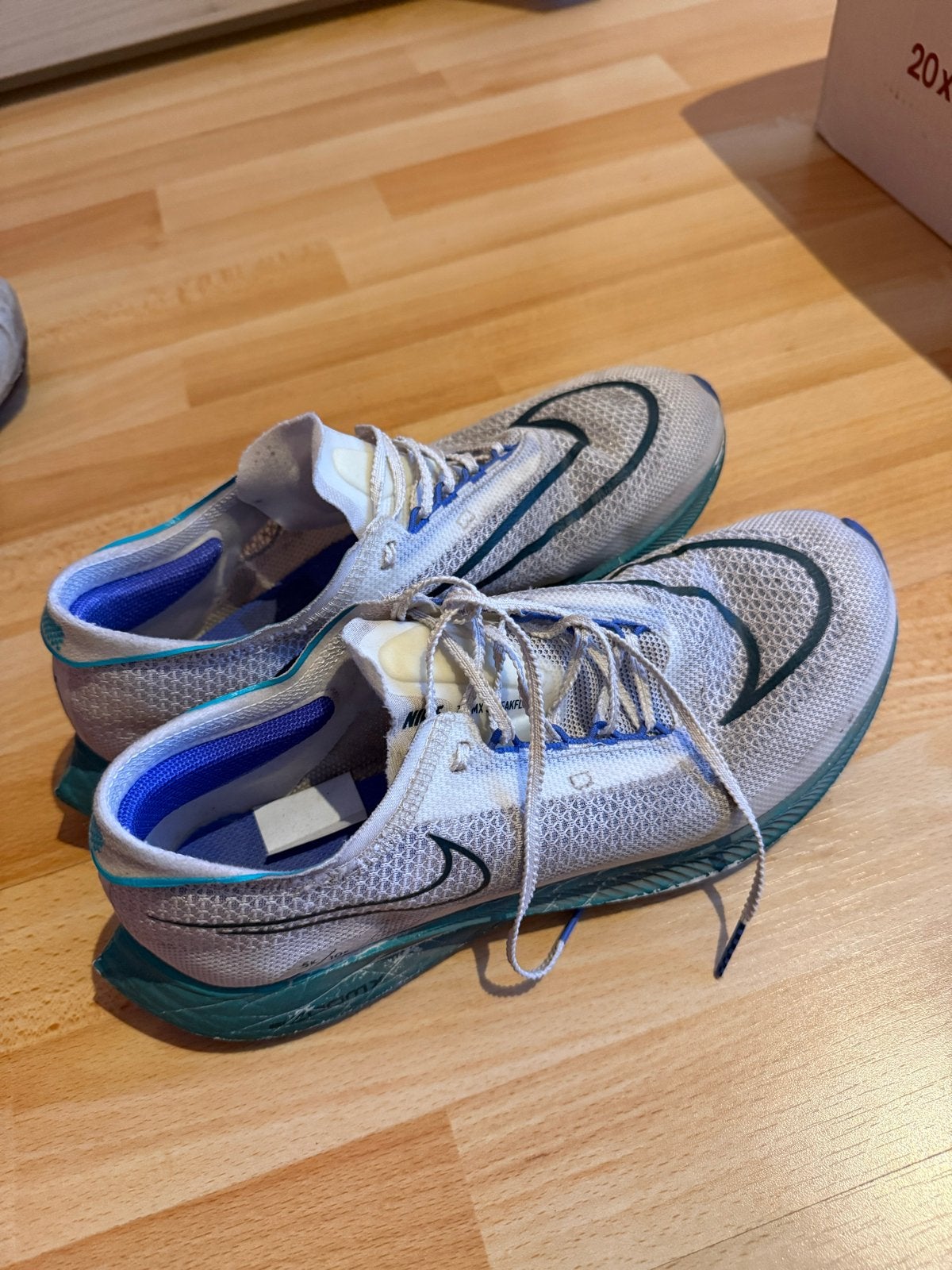 Nike ZoomX Invincible Run Flyknit 3 - Maat 43, Kleding | Heren, Schoenen, Ophalen of Verzenden, Gedragen, Wit, Sportschoenen