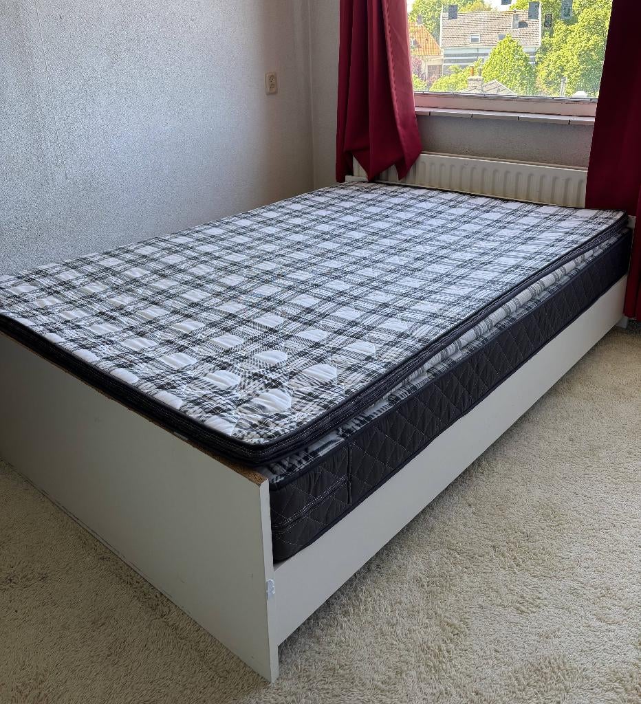 Bed frame and mattress, Huis en Inrichting, Slaapkamer | Bedden, Gebruikt, Wit, Tweepersoons, Hout