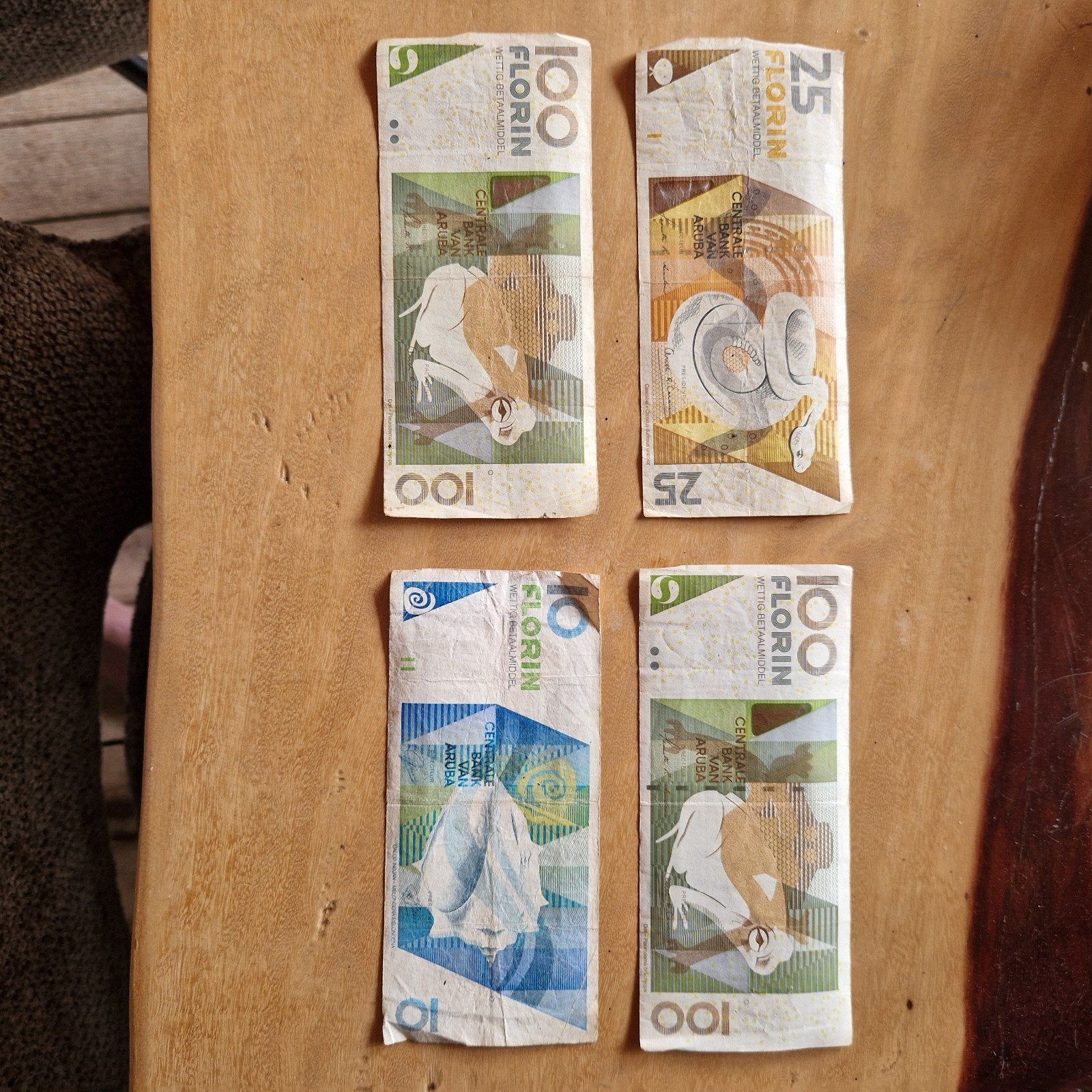 Prachtige set oude bankbiljetten Aruba (Dierenserie Fingal), Ophalen