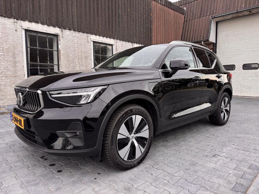 Volvo XC40 1.5 T5 Core Bright (bj 2023, semi-automaat), Auto's, Stof, Euro 6, Zwart, Bedrijf