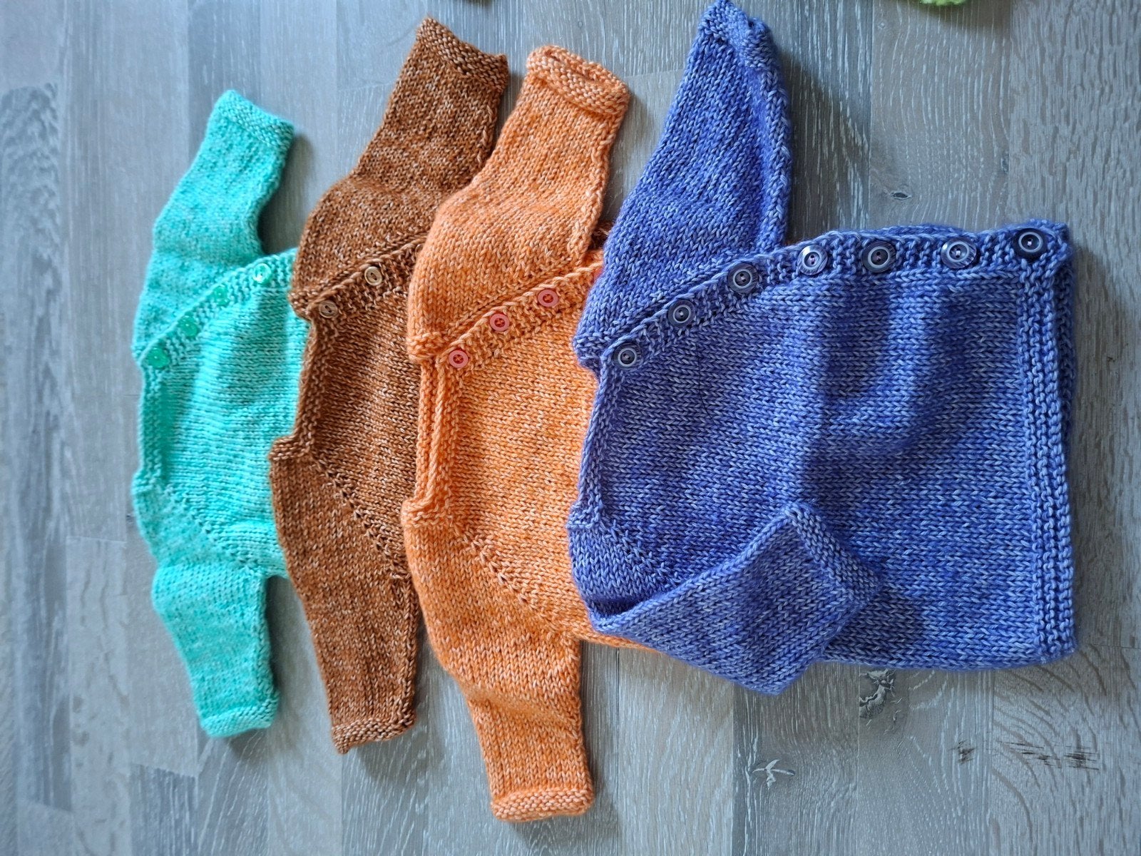 Babytruitje gebreid. Voor  ongeveer 3 maanden., Ophalen of Verzenden, Nieuw, Maat 62