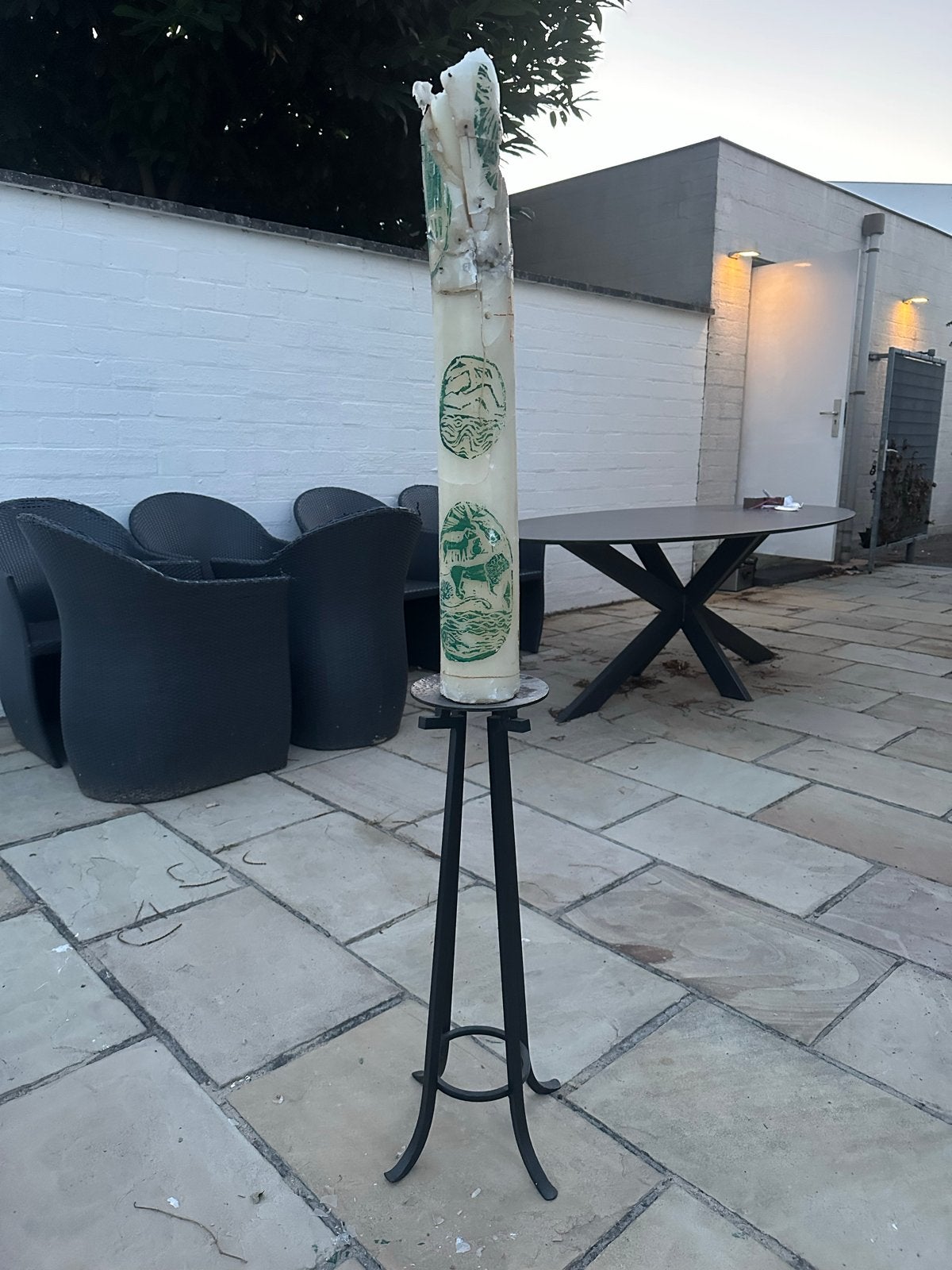 Grote klassieke kaarsenstandaard 72 cm met kaars, Antiek en Kunst, Antiek | Kandelaars, Ophalen, Overige materialen