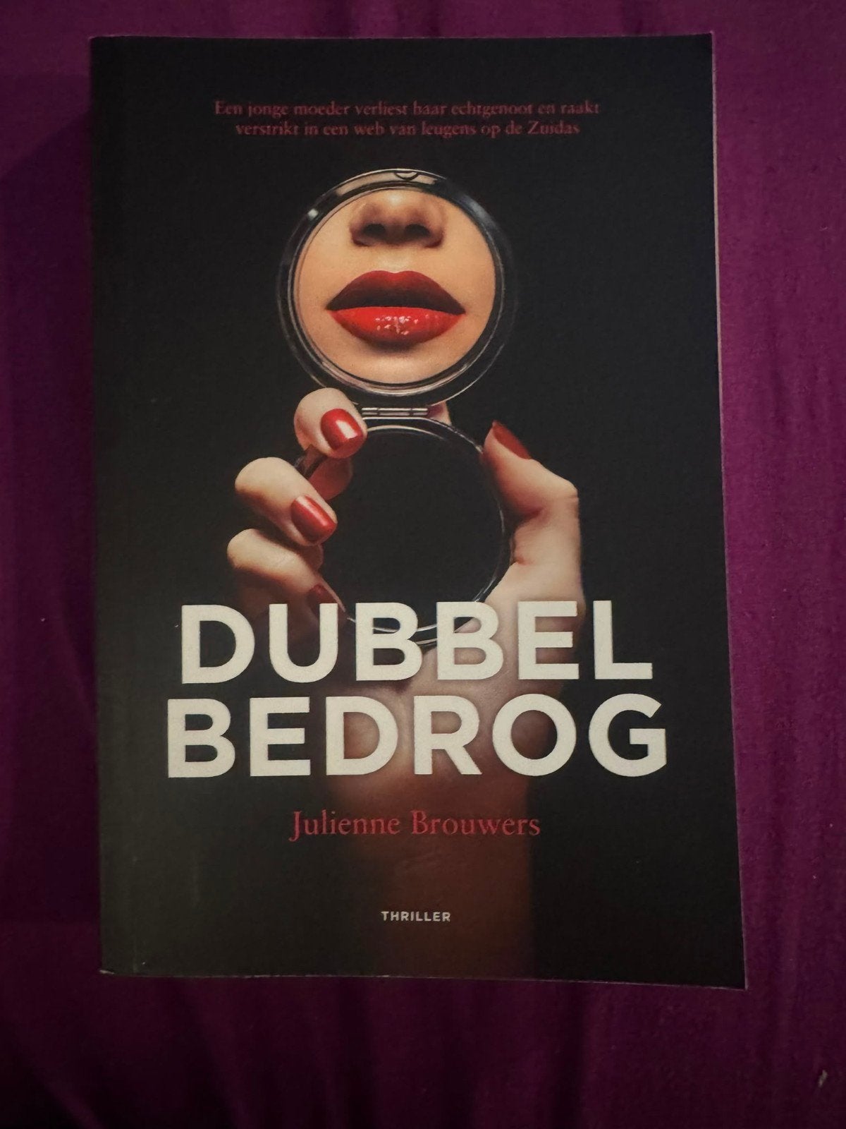 Dubbel Bedrog - Julienne Brouwers (Thriller), Ophalen of Verzenden, Gelezen, Julienne Brouwers, Nederland
