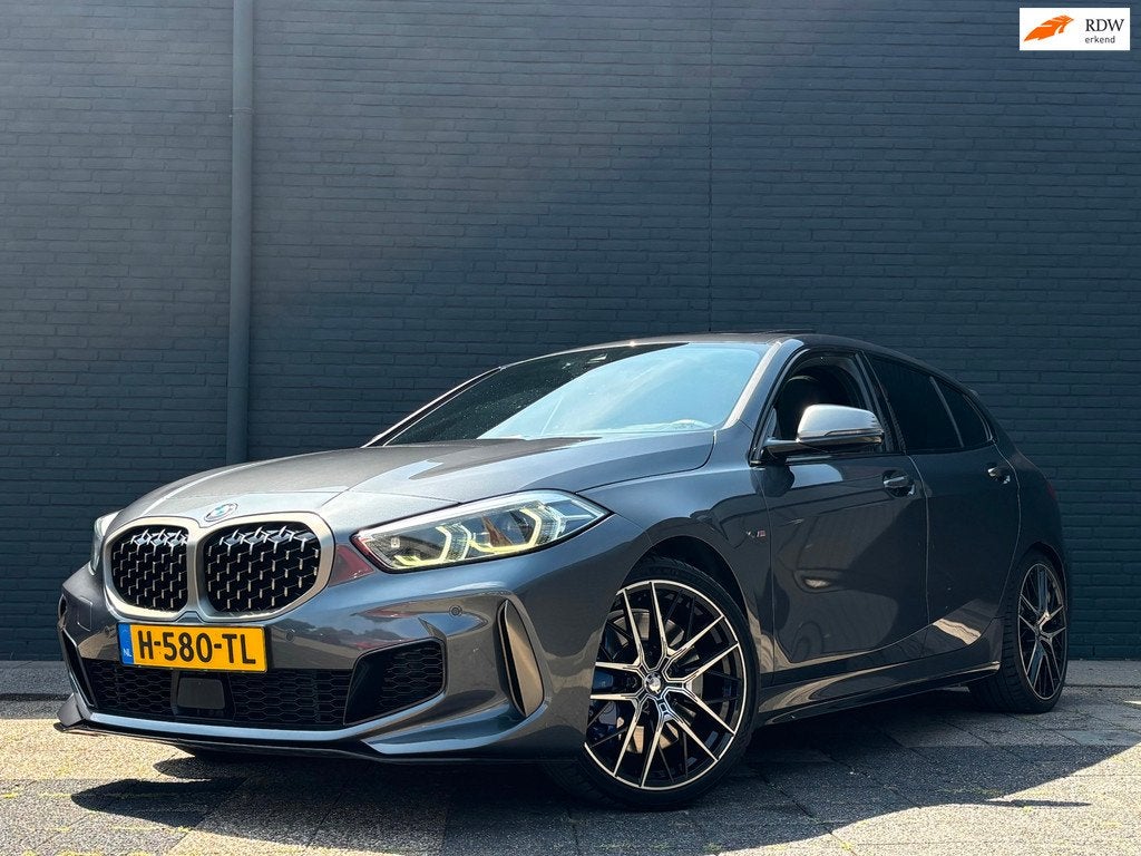 BMW 1-serie M135i xDrive | Pano | Head - Up | H&K | Carplay, Auto's, BMW, 1998 cc, Euro 6, 4 cilinders, Bedrijf
