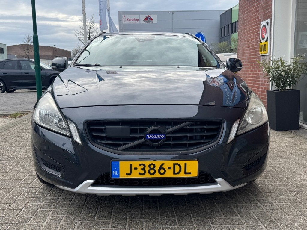 Volvo V60 1.6 T3 110kW Momentum, Voorwielaandrijving, 15 km/l, Gebruikt, 4 cilinders