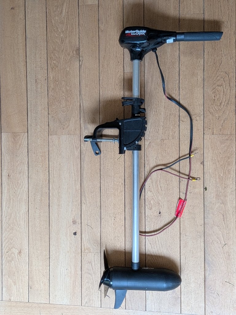 Fluistermotor MotorGuide VariMAX 55 lbs op 12V met acculader, Ophalen, Gebruikt, Motor en Techniek, Zeilboot of Motorboot