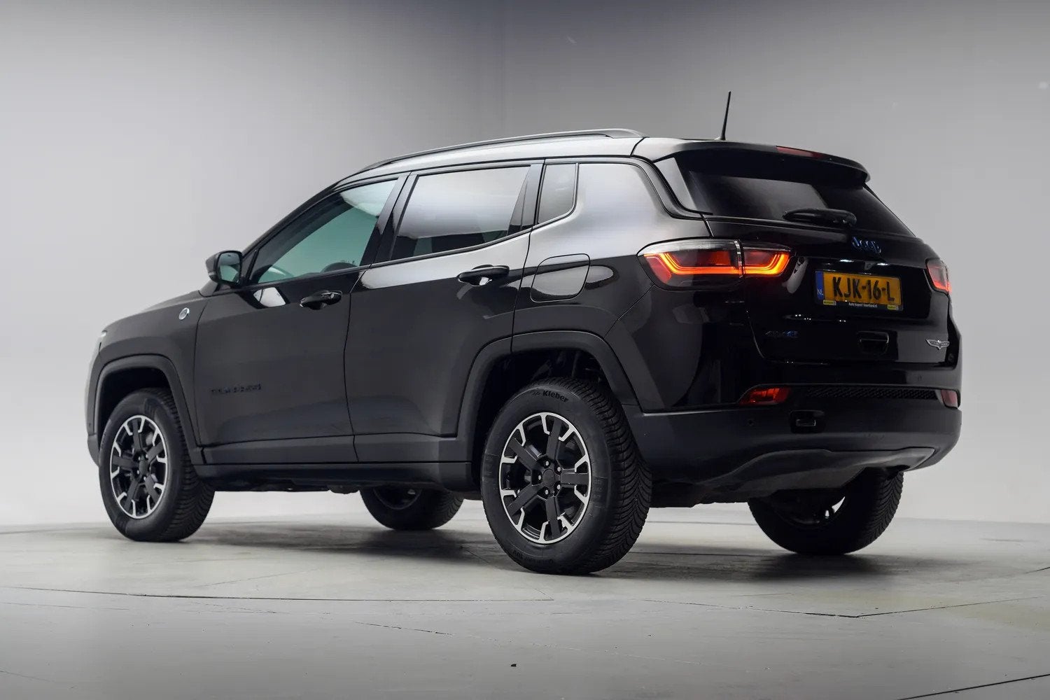 Jeep Compass 4xe 240 Plug-in Hybrid Trailhawk [ Panorama Nav, Automaat, Automatische klimaatregeling, 4 cilinders, 179 pk