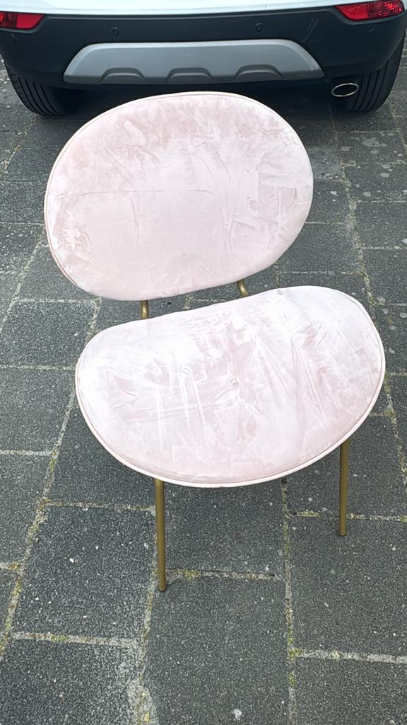 Roze fluwelen stoel met gouden poten, Huis en Inrichting, Stoelen, Ophalen, Gebruikt, Overige kleuren, Metaal