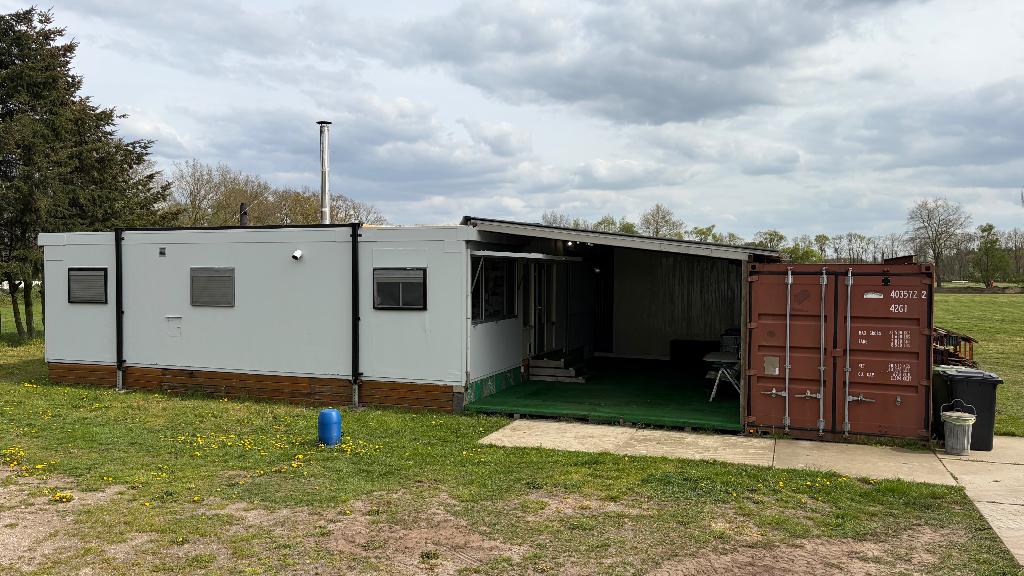 Woonunit 90m2 + overkapping 40m2 en 12m1 opslagcontainer, Ophalen, Gebruikt