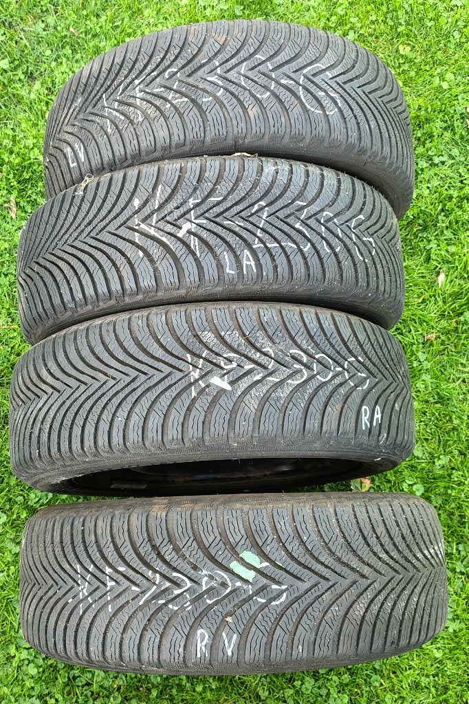 4 winterbanden Michelin 195/55/R16 op stalen velg, Ophalen, Gebruikt, 16 inch, Banden en Velgen