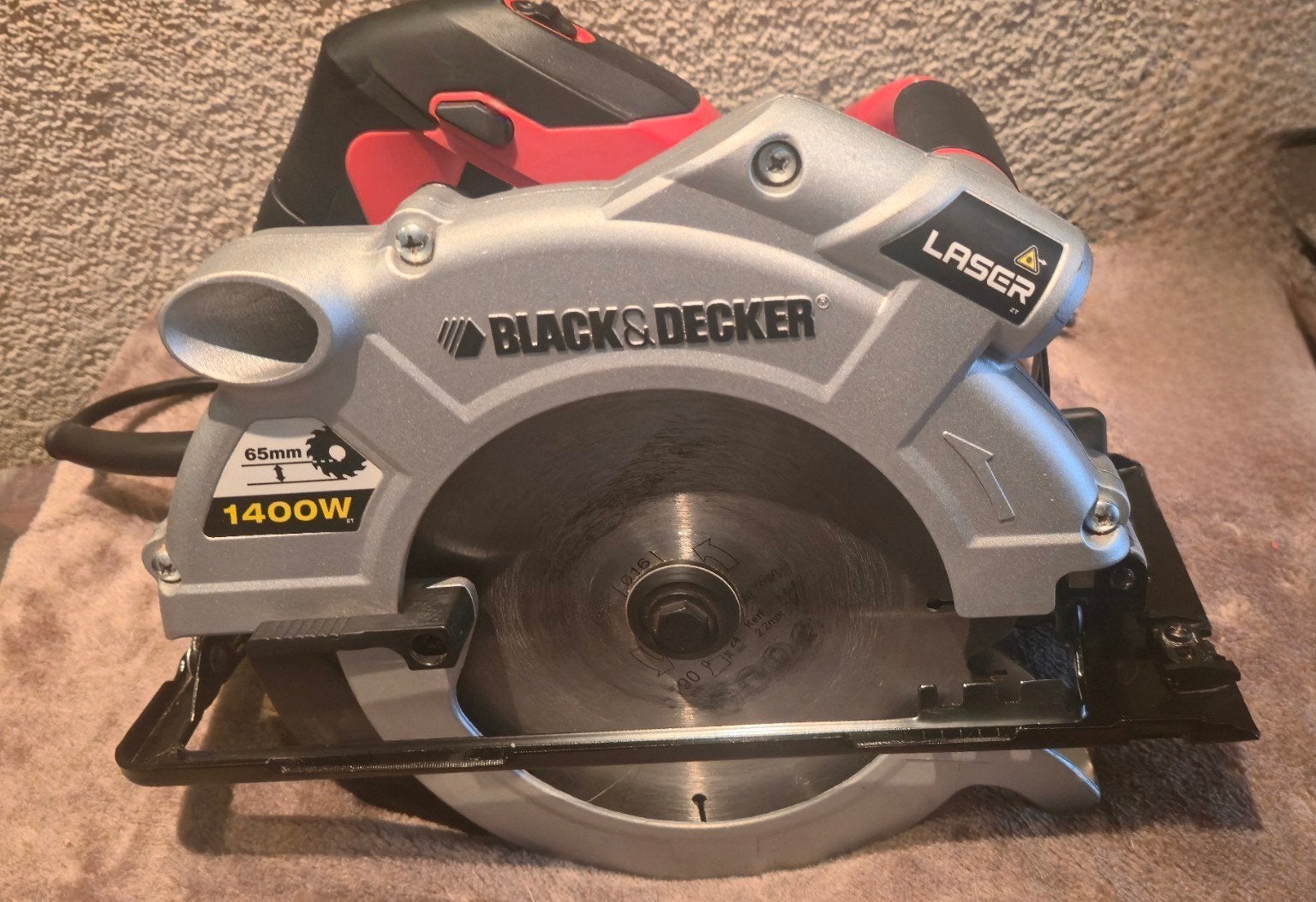 Black & Decker KS1400L cirkelzaag 1400W met laser, Ophalen, Gebruikt, Cirkelzaag, 30 tot 70 mm