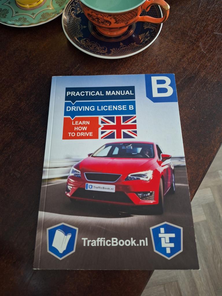 Practical Manual Driving License B, Boeken, Studieboeken en Cursussen, Ophalen of Verzenden, Zo goed als nieuw, Overige niveaus