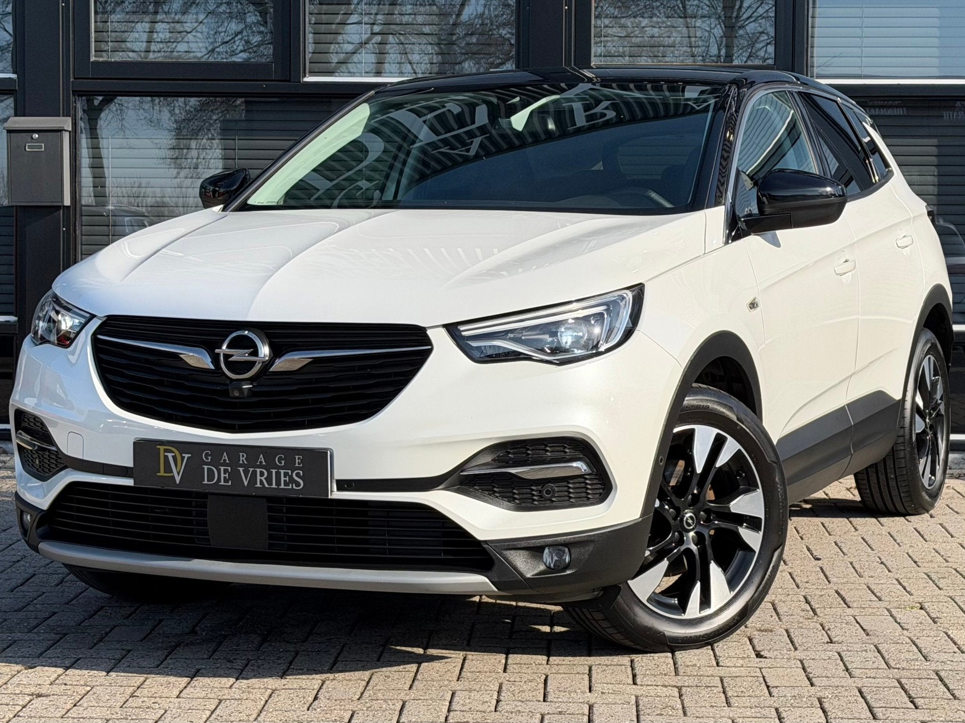 Opel Grandland X 1.6 Turbo Ultimate Aut Parelmoer 1600KG Tre, Auto's, Dealer onderhouden, Gebruikt, Zwart, 4 cilinders