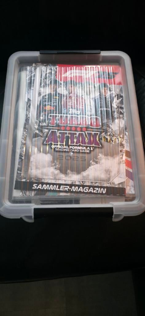 Topps Turbo Attax 2025 F1 Kaarten Collectie + Magazijn, Hobby en Vrije tijd, Verzamelkaartspellen | Overige, Ophalen of Verzenden