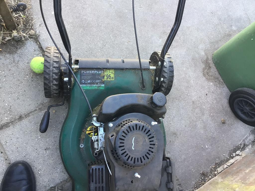 Benzine grasmaaier,aantrektouw is kapot!, Tuin en Terras, Grasmaaiers, Ophalen, Gebruikt, Benzine-grasmaaier, 40 t/m 49 cm