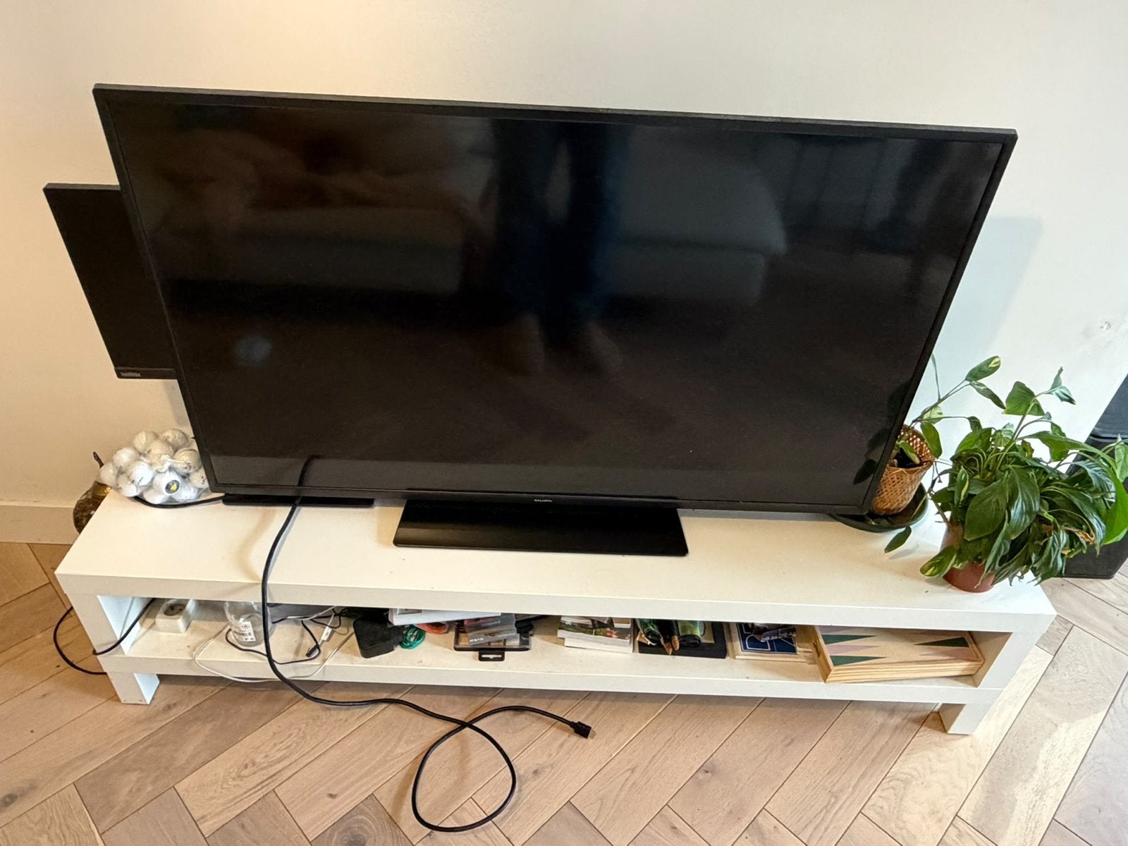 Tv met wit tv meubel, Ophalen, Gebruikt, 50 Hz, Sony
