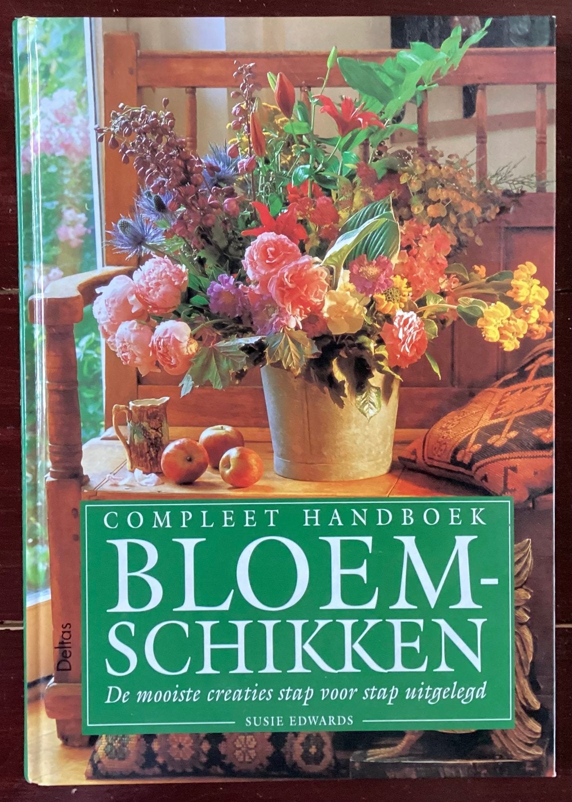 Selden Edwards - Compleet handboek bloemschikken, Boeken, Ophalen of Verzenden, Zo goed als nieuw, Selden Edwards