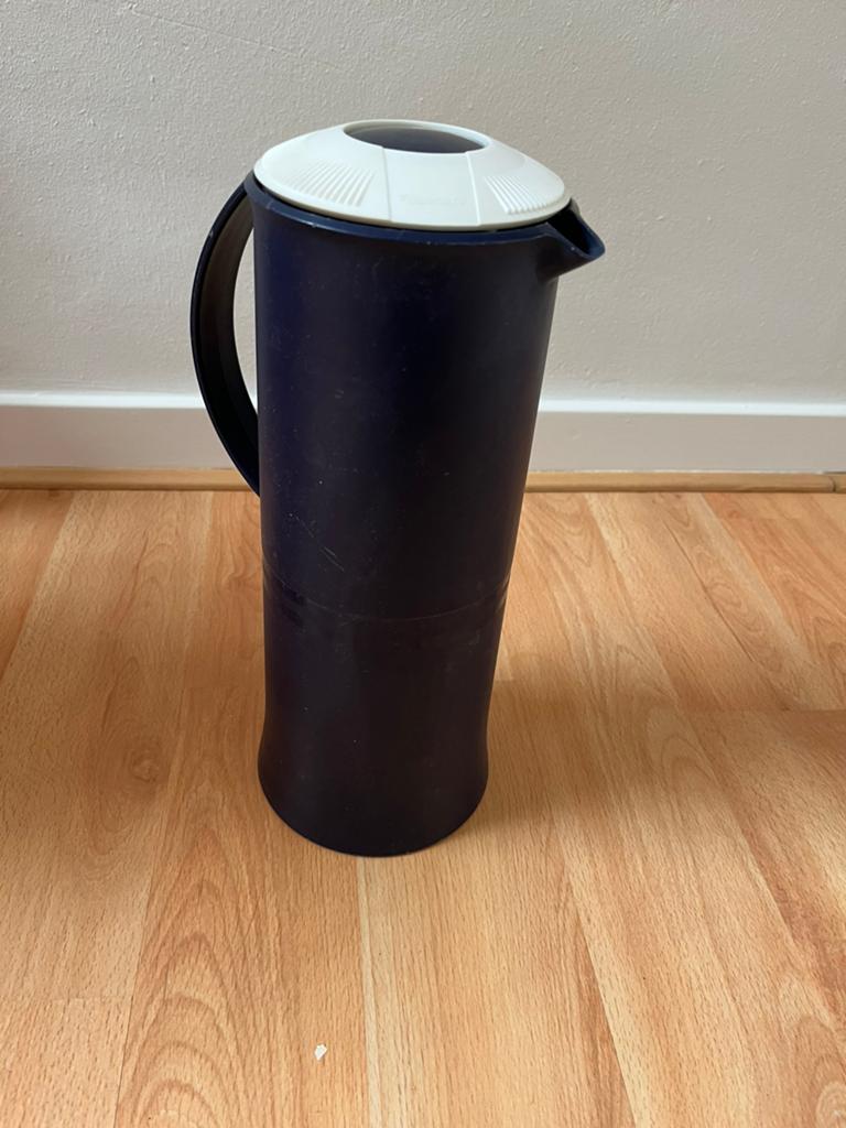 Tupperware thermoskan., Huis en Inrichting, Keuken | Tupperware, Ophalen of Verzenden, Zo goed als nieuw, Blauw, Beker of Kan
