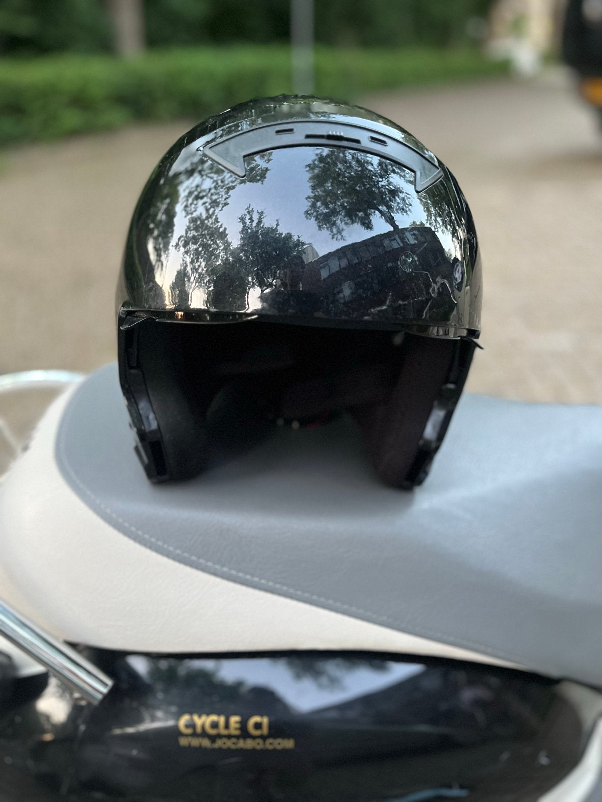 Zwarte scooterhelm - Zo goed als nieuw, Fietsen en Brommers, Brommerhelmen, Ophalen, Zo goed als nieuw, Medium