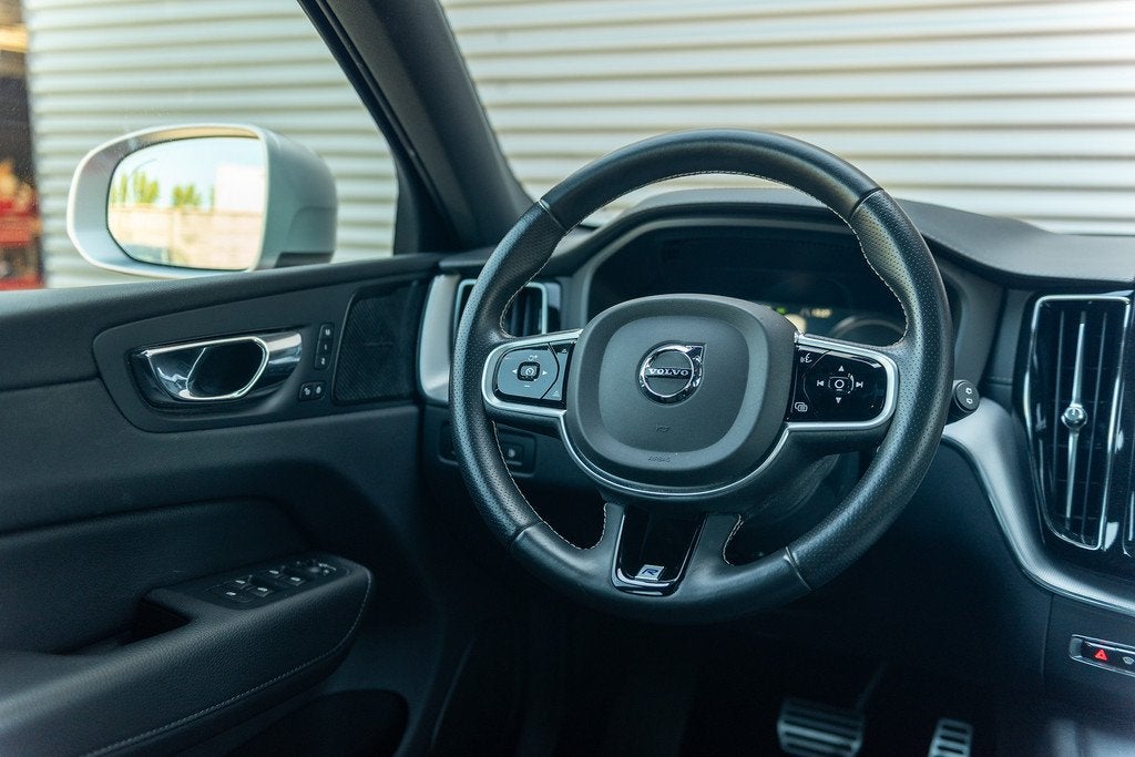Volvo XC60 T8 Aut. R-Design 360camera Stoelverwarming 390pk, Automaat, Gebruikt, Zwart, 4 cilinders