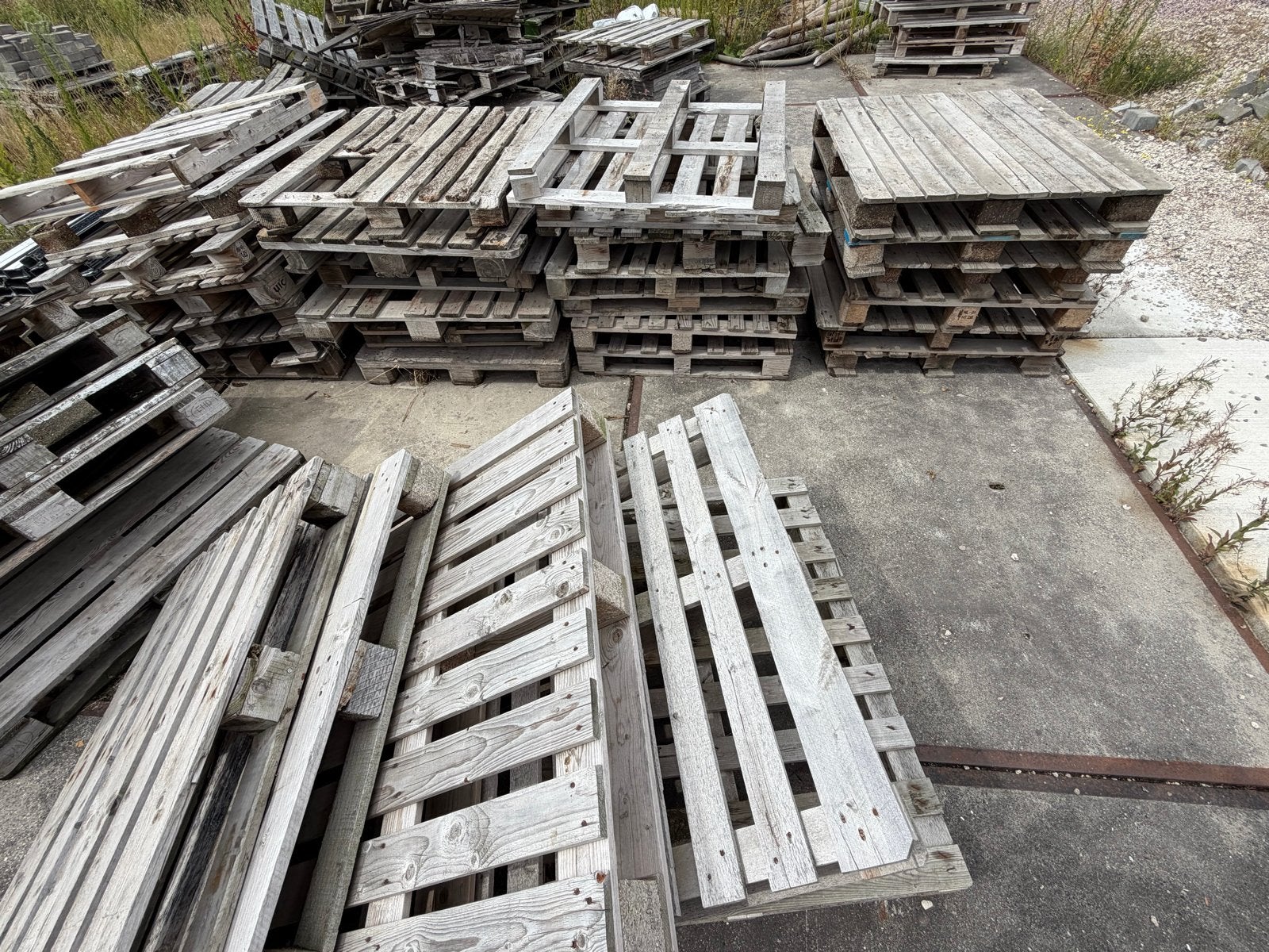 Gratis af te halen: Diverse gebruikte houten pallets, Ophalen, Gebruikt, Hout, 20 tot 50 mm
