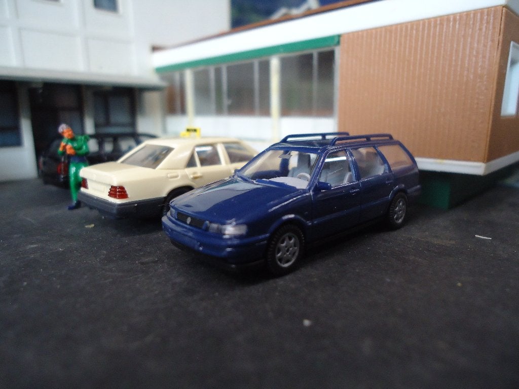 Volkswagen Passat B4 Variant - Wiking Maritimblau, Ophalen of Verzenden, Nieuw, Auto, Wiking