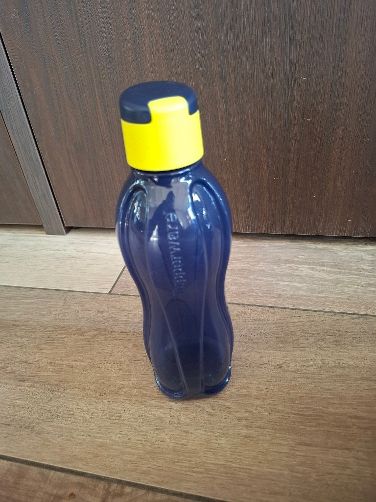 Tupperware Eco drinkfles 750 ml - donkerblauw geel, Ophalen of Verzenden, Gebruikt, Geel, 750 ml
