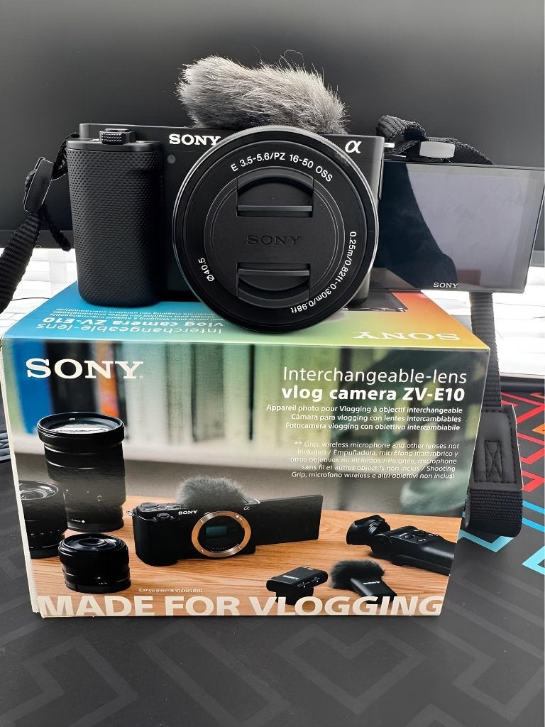 Sony ZV-E10 + originele verpakking en lens, Audio, Tv en Foto, Fotocamera's Digitaal, Ophalen of Verzenden, Zo goed als nieuw