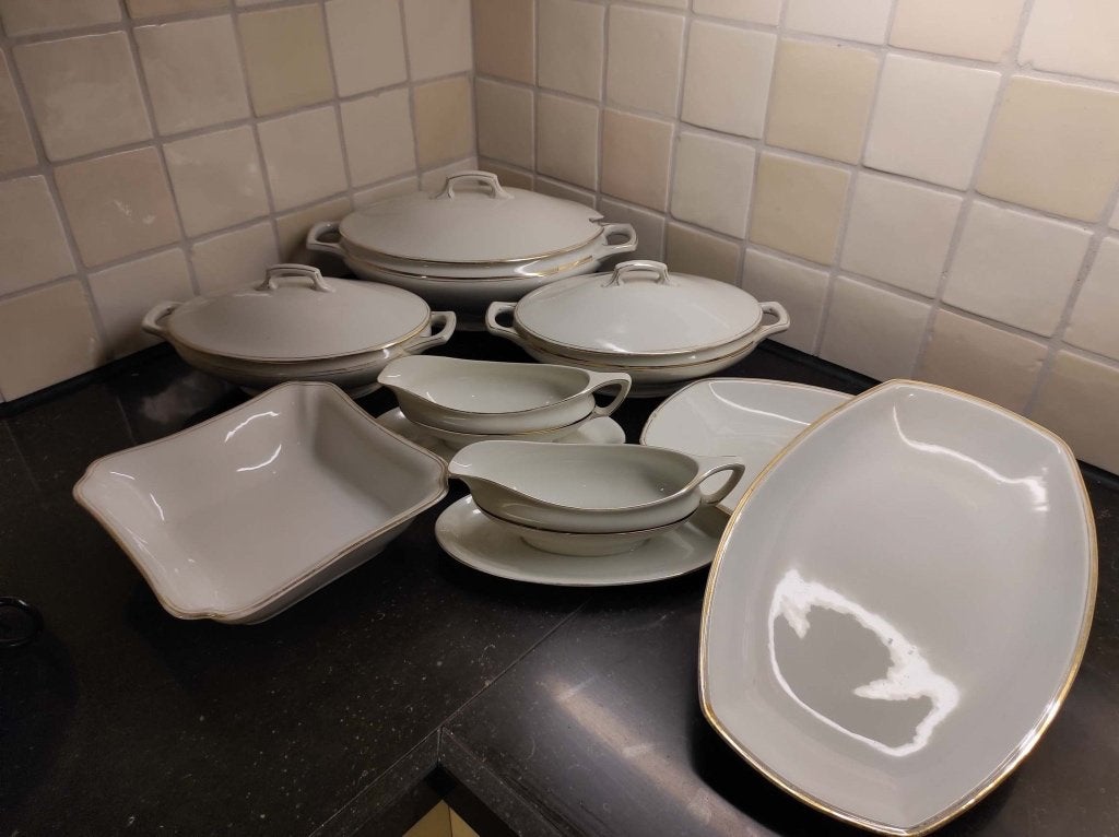 Antiek servies wit porselein met gouden randje, Ophalen of Verzenden