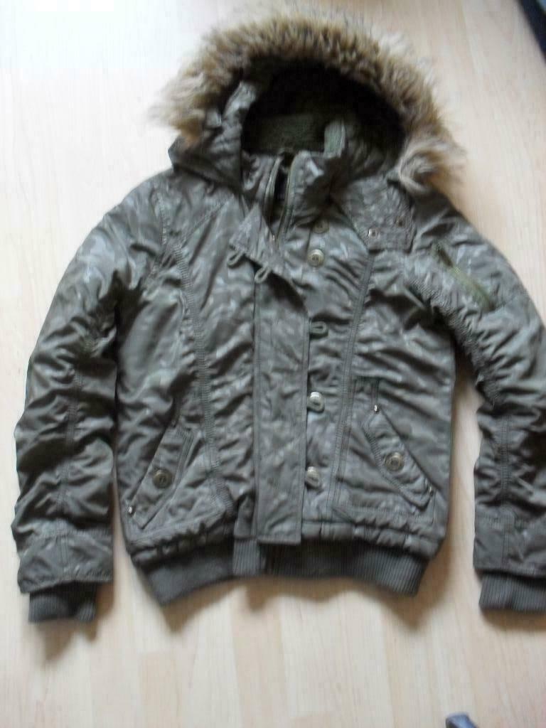 leger groene jas met capuchon maat 36, Kleding | Dames, Ophalen of Verzenden, Zo goed als nieuw, Maat 36 (S), Groen