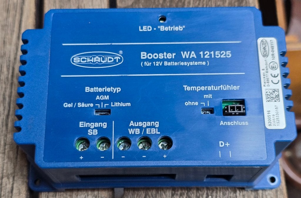 Booster voor camper of caravan., Ophalen, Gebruikt