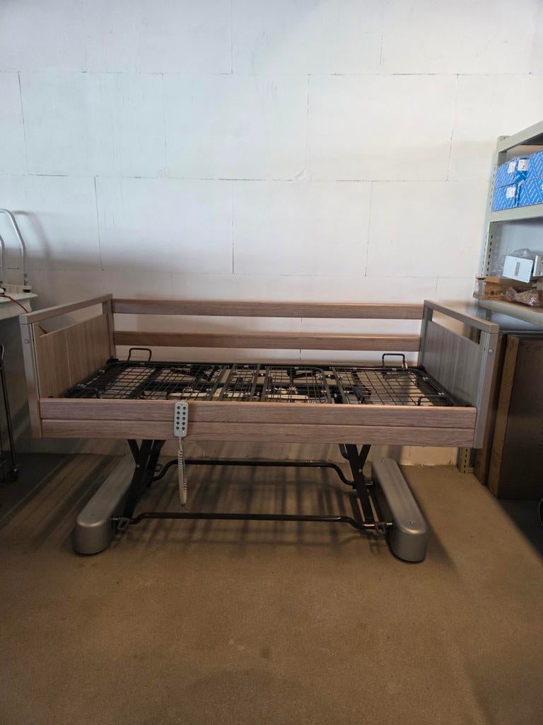 Luxe zorgbed / verpleegbed extra laag, Ophalen