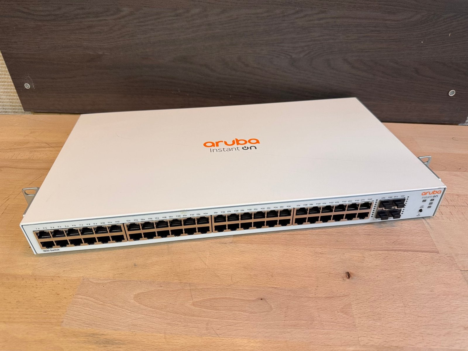 Hp Aruba 1830 48 poorts Netwerkswitch, Computers en Software, Ophalen of Verzenden, Zo goed als nieuw