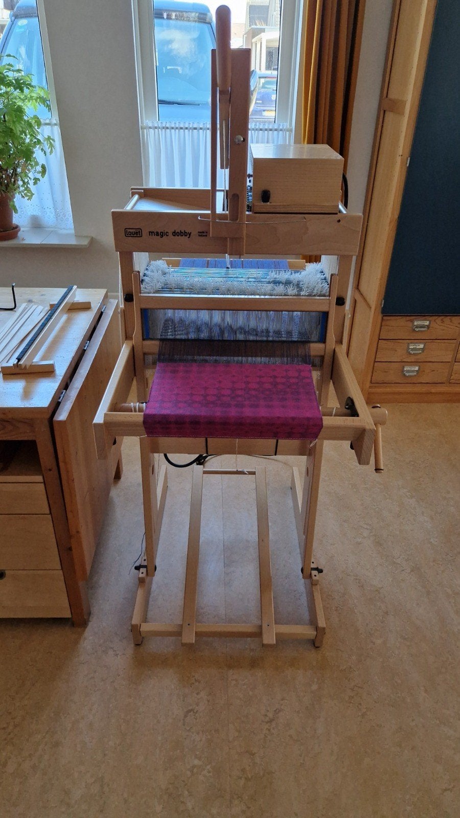 Louët Magic Dobby 40cm computergestuurd 24schacht weefgetouw, Ophalen, Zo goed als nieuw