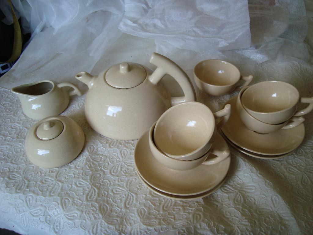 Mooi apart theeservies met melk en suikerkannetje, Nieuw, Ophalen of Verzenden, Wedgwood, Aardewerk