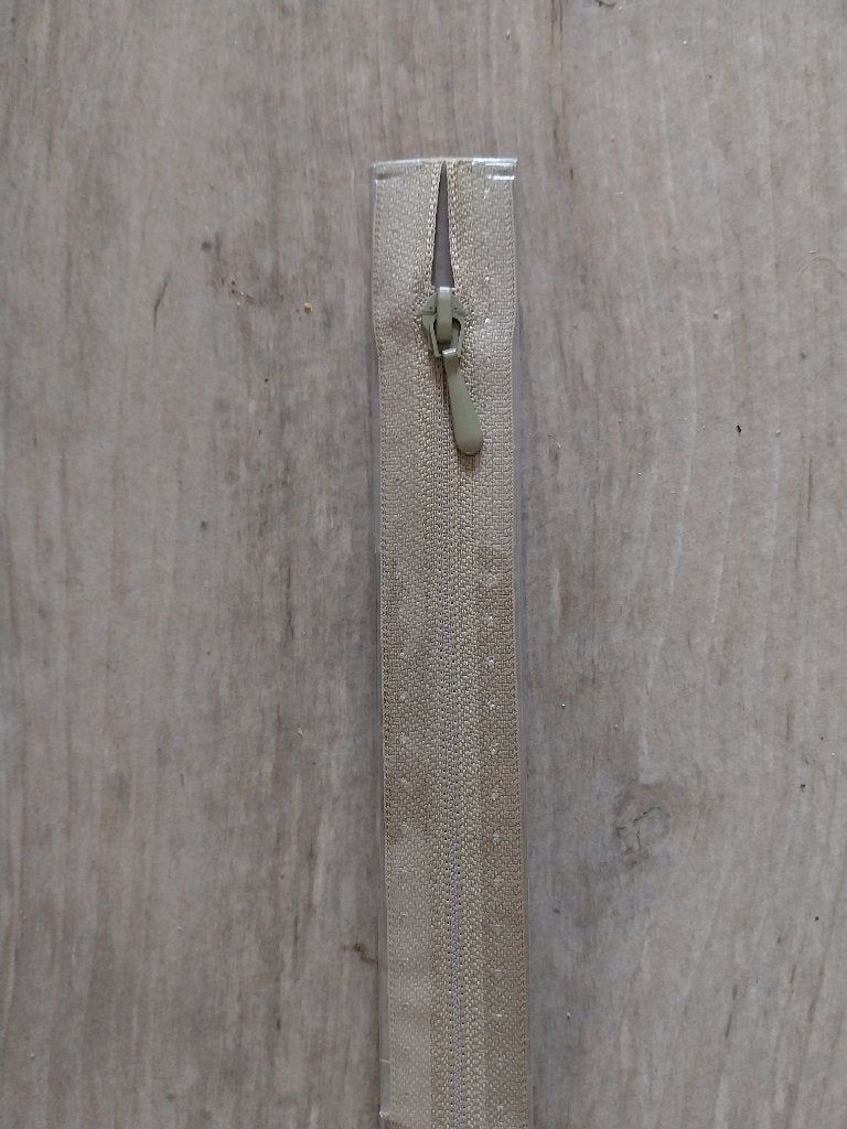 Prym khaki kleurige rits niet deelbaar 40 cm NIEUW kleur 837, Hobby en Vrije tijd, Ophalen of Verzenden, Nieuw, Rits of Sluiting