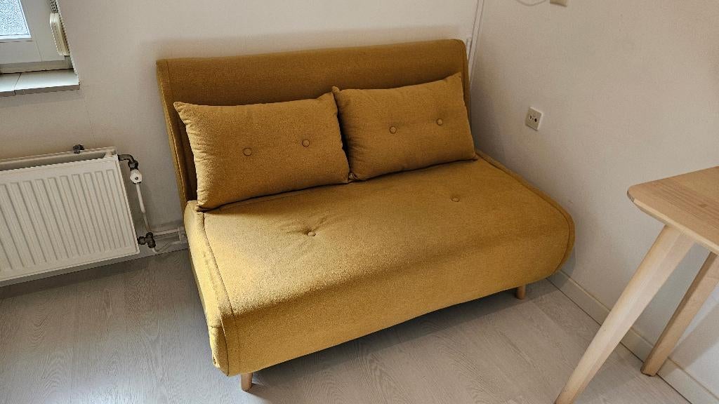 Haru slaapbank van MADE – botergeel – compacte 2-zits, Huis en Inrichting, Slaapkamer | Slaapbanken, Ophalen, Overige kleuren