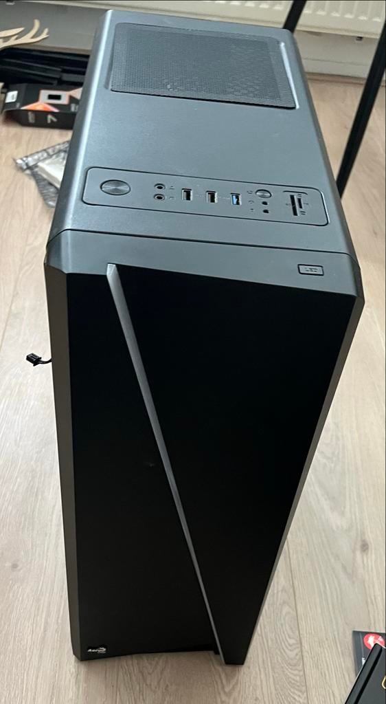 Zwarte Aerocool computerbehuizing, Computers en Software, Computerbehuizingen, Ophalen of Verzenden, Gebruikt