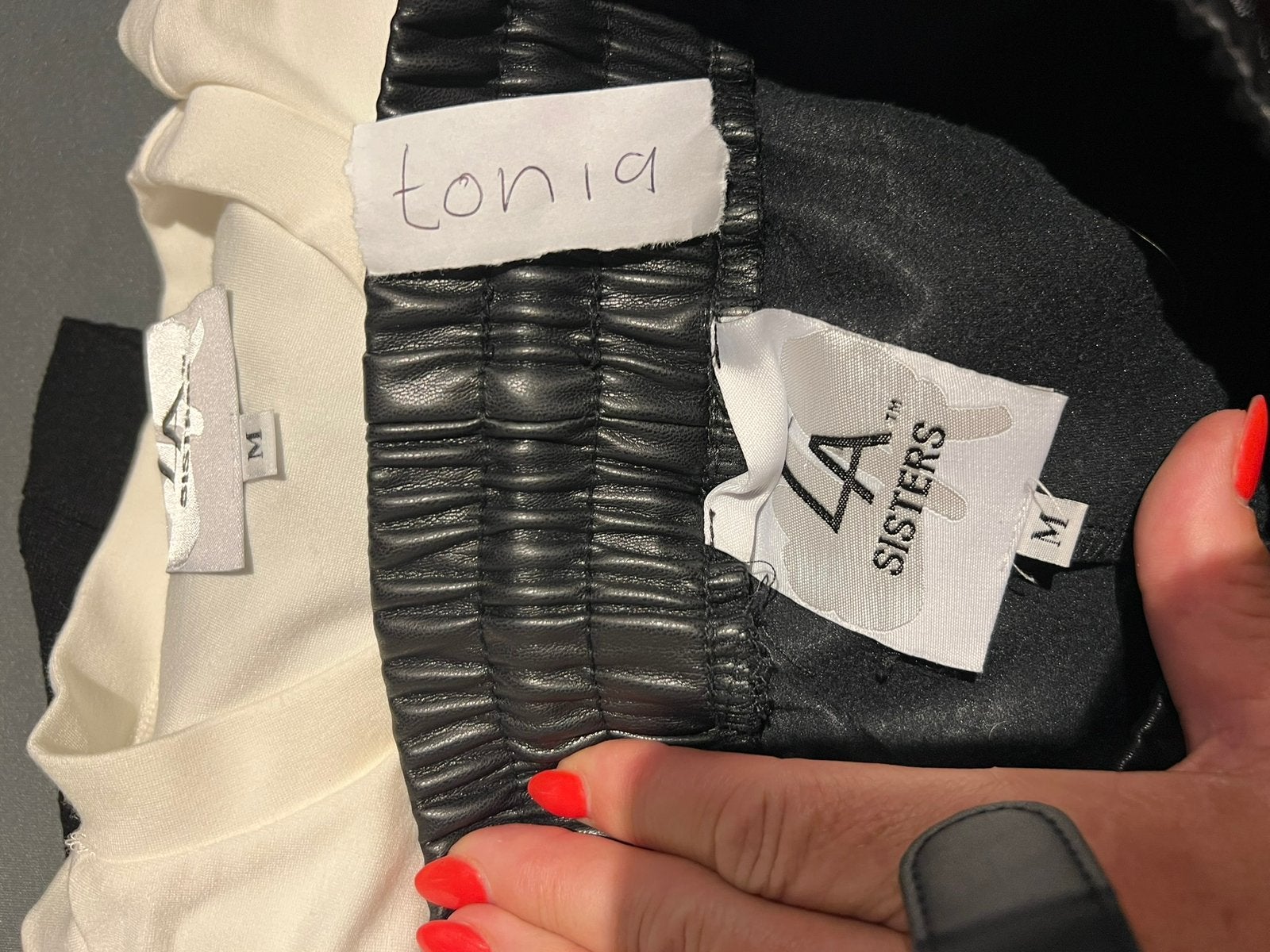 LA SISTERS set broek vegan leer en shirt M origineel zgan, Kleding | Dames, Maat 38/40 (M), F, Zwart, Ophalen of Verzenden