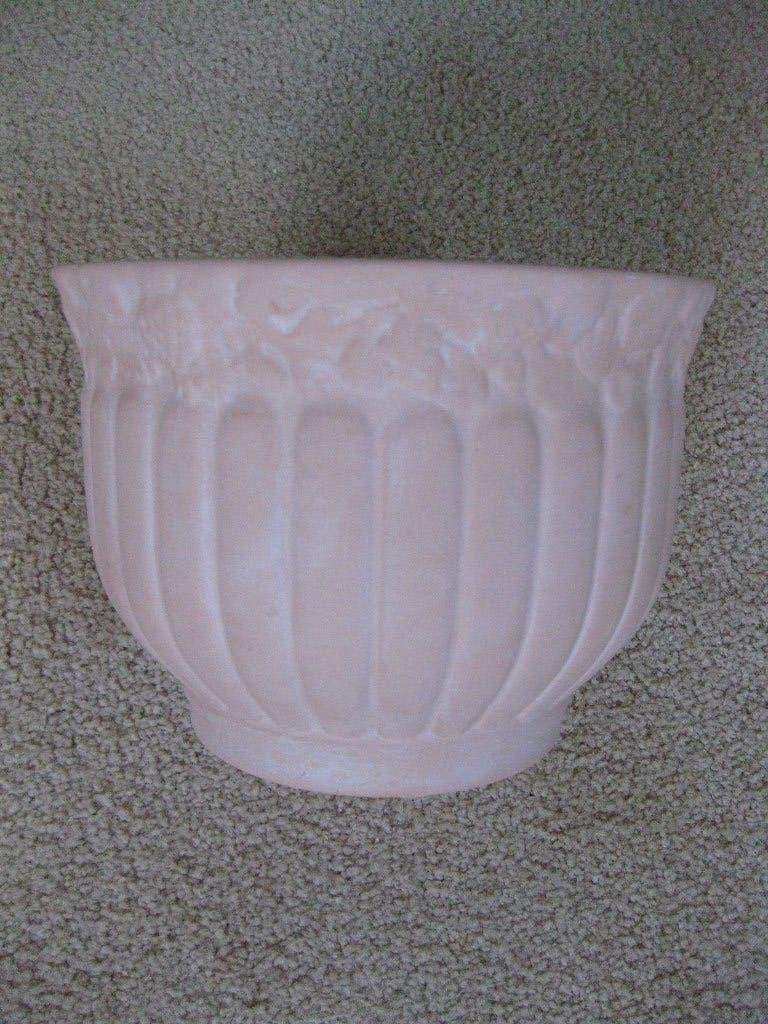 Terracotta bloempot met rand van druivenranken., Rond, Ophalen of Verzenden, Aardewerk, Binnen