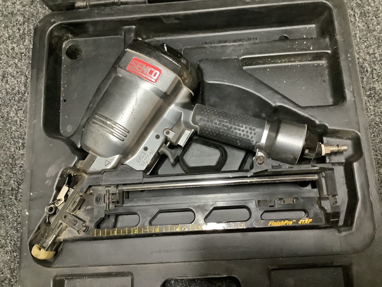 Senco FinishPro 41XP tacker inclusief 9 meter luchtslang, Ophalen of Verzenden, Gebruikt