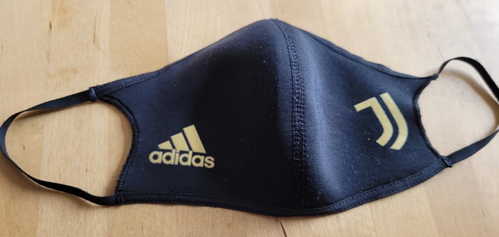 Juventus mondkapje adidas juve turijn de oude dame, Verzamelen, Sportartikelen en Voetbal, Ophalen of Verzenden, Buitenlandse clubs