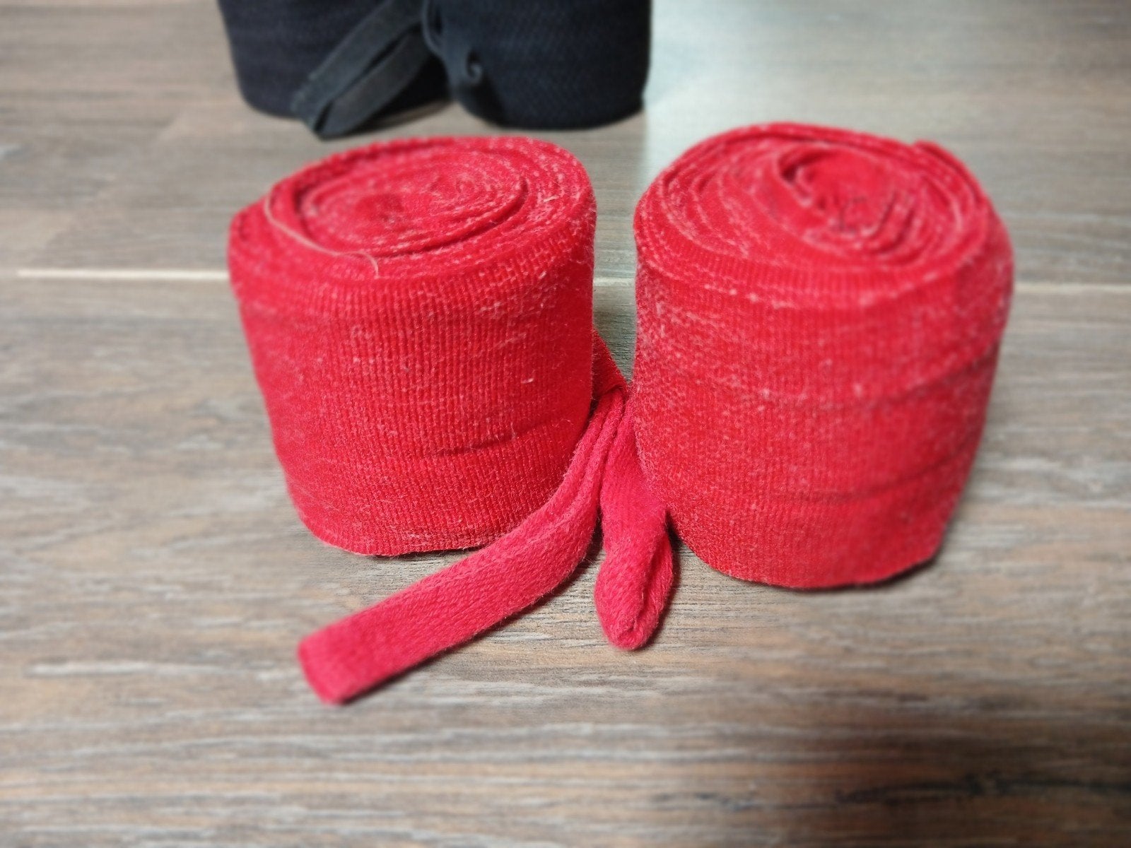 Boksbandages 2,5m en 4m - Rood en Zwart, Sport en Fitness, Boksen, Ophalen