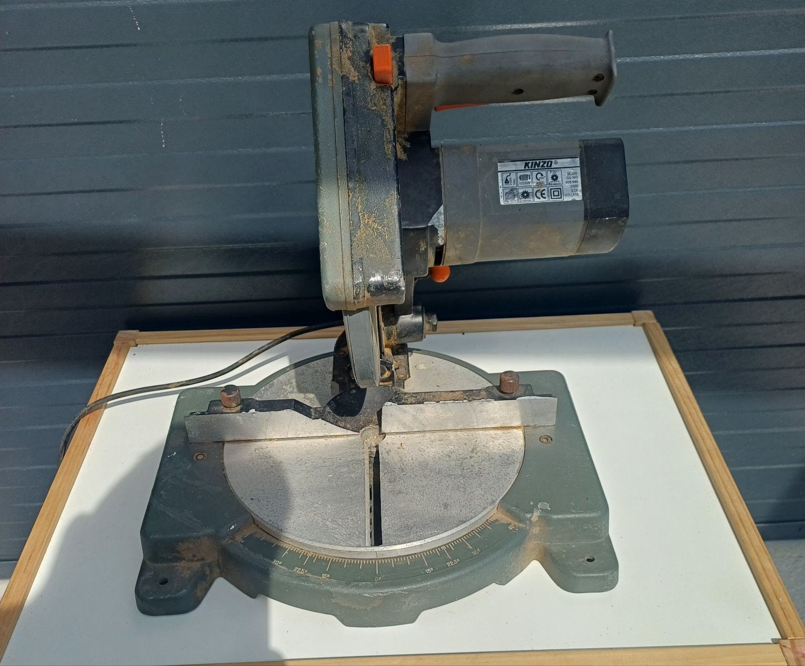 Kinzo Afkortzaag 1050W - Gebruikt, Doe-het-zelf en Verbouw, Gereedschap | Zaagmachines, Ophalen, Minder dan 30 mm, Gebruikt, Kinzo