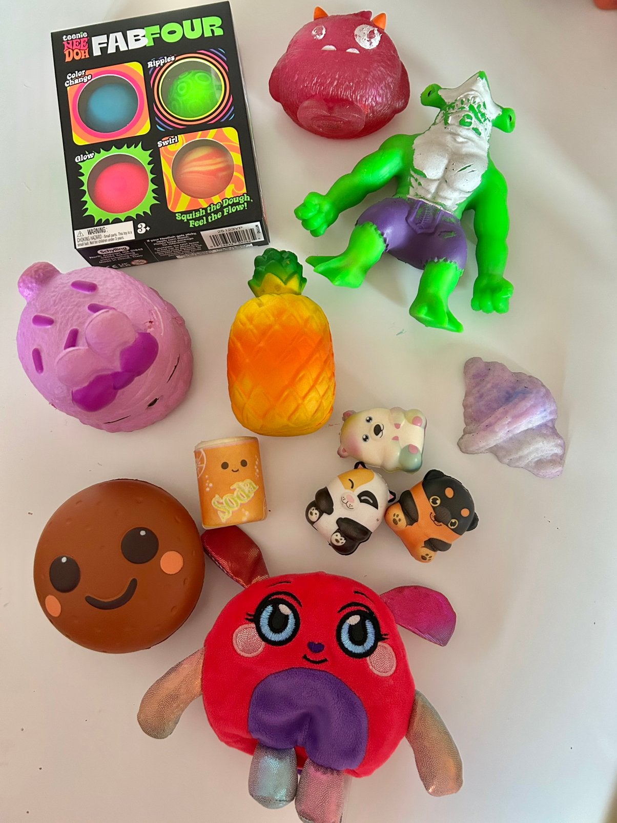 Nee doh Fab Four en squishy ananas num noms Squish beren, Ophalen of Verzenden, Zo goed als nieuw