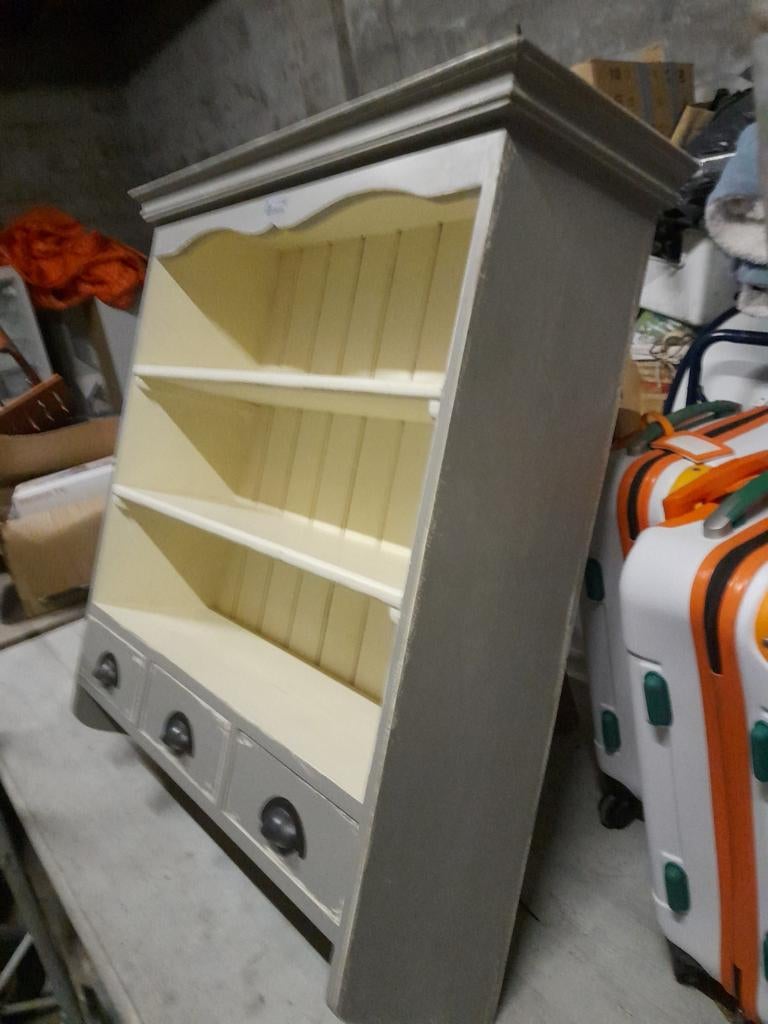 Open  ophang kast voor bv in keuken, Ophalen