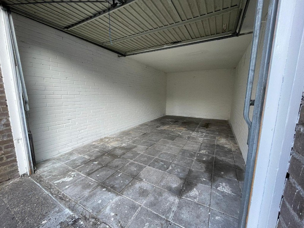 Nette garage te huur Peltlaan 93