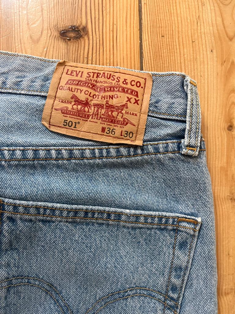 levi's 501 korte broek., Kleding | Dames, Spijkerbroeken en Jeans, Blauw, Overige jeansmaten, Ophalen of Verzenden, Gedragen